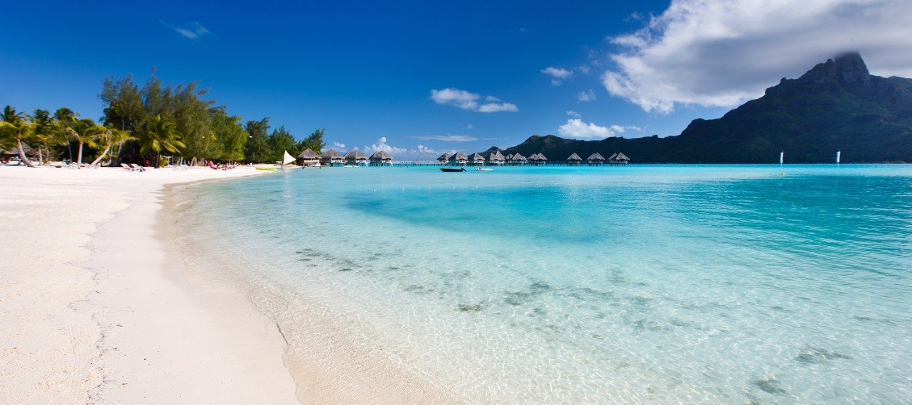 beautiful_beach_with_a_view_of_otemanu_mountain_on_bora_bora